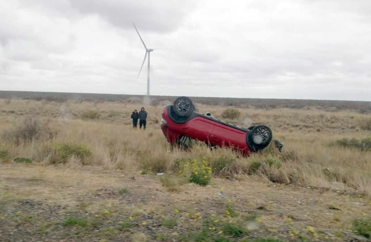 Volcó un auto en la autovía a Madryn y su conductora salió ilesa; es una comerciante de Trelew