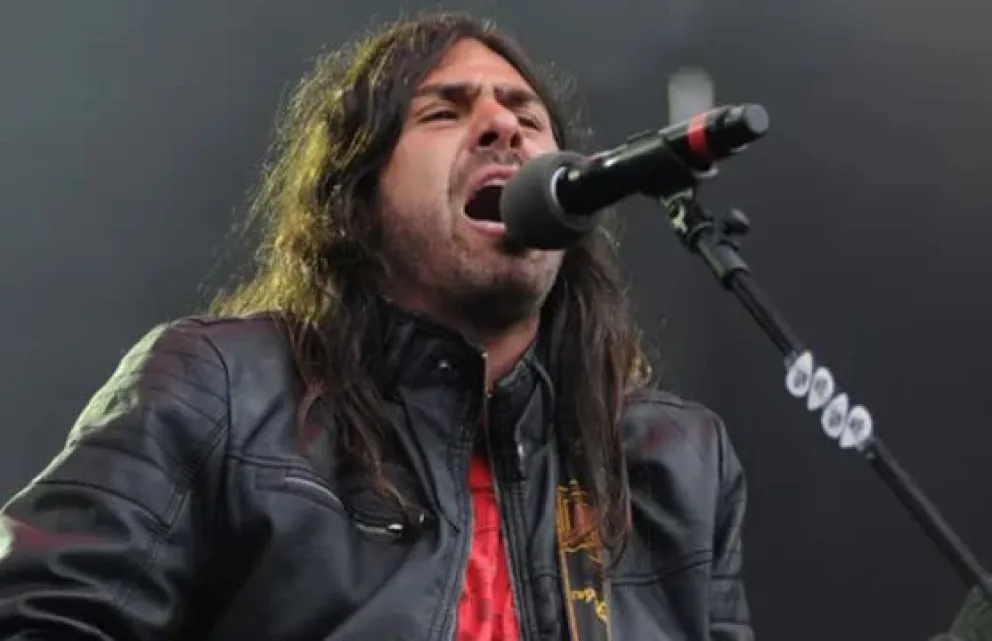 Acusan al cantante de La Mancha de Rolando por atropellar a un motociclista y fugarse