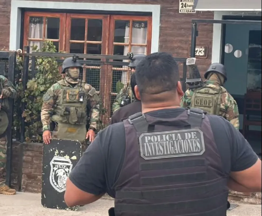 Violento robo en Madryn: maniataron a una mujer, robaron dólares y cayeron en Trelew