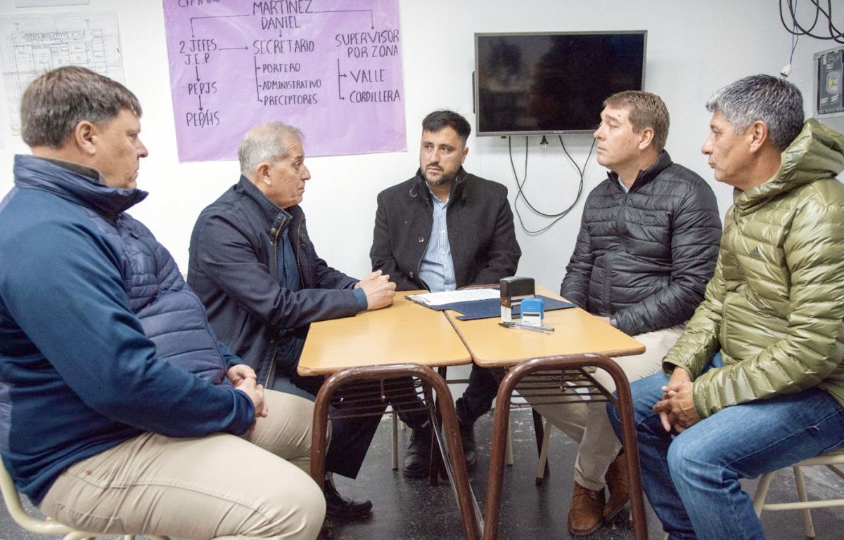 Rawson y el Gobierno provincial firmaron convenio para la carrera de guardavidas