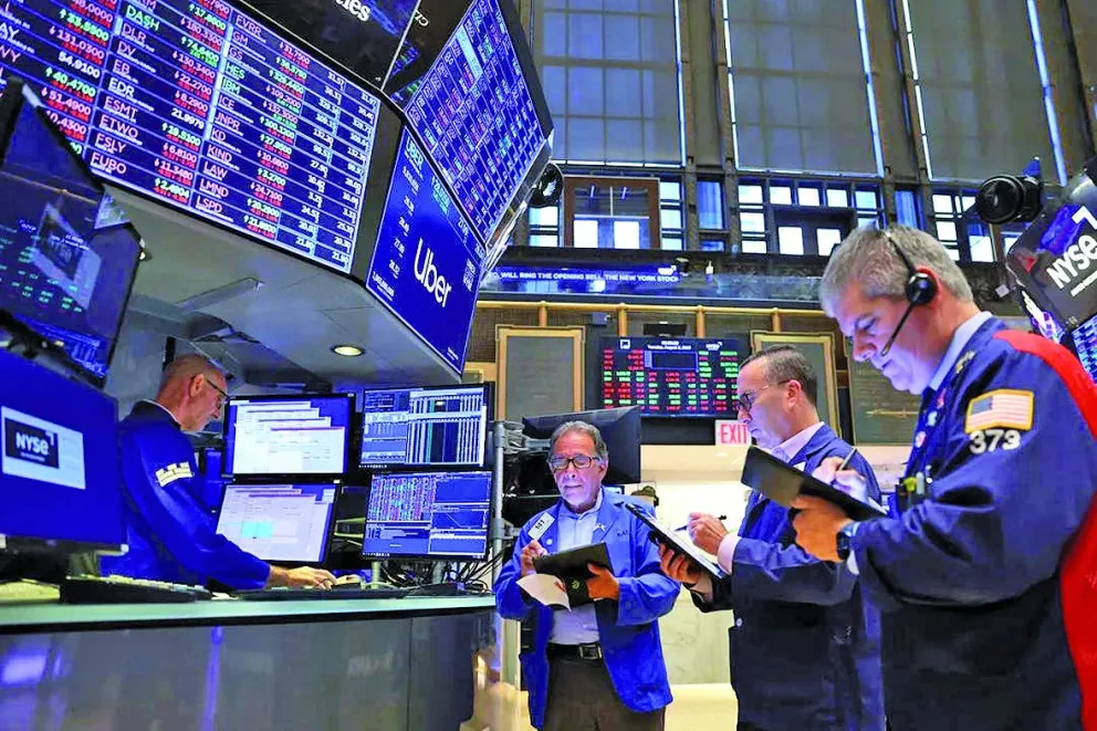 La suba de activos argentinos pisó el freno y la Bolsa opera en baja