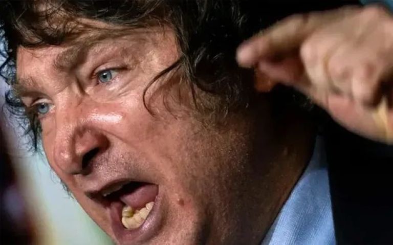 Fopea “deplora” las “expresiones agraviantes y violentas” de Milei hacia periodistas