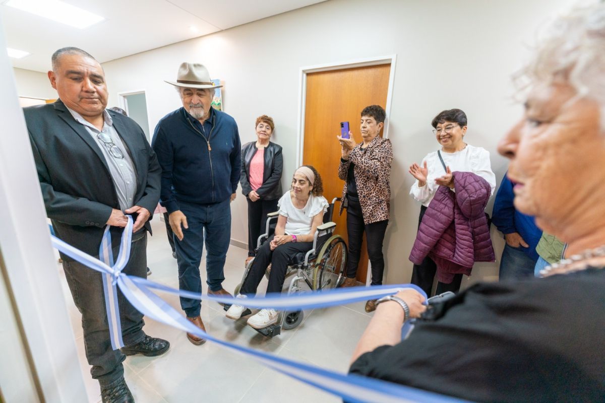 La Municipalidad acompañó la inauguración de los consultorios del Centro de Jubilados de Barrio Roca