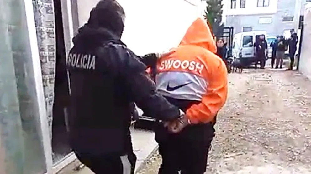 Violento asalto a docente jubilada: dos detenidos y un prófugo