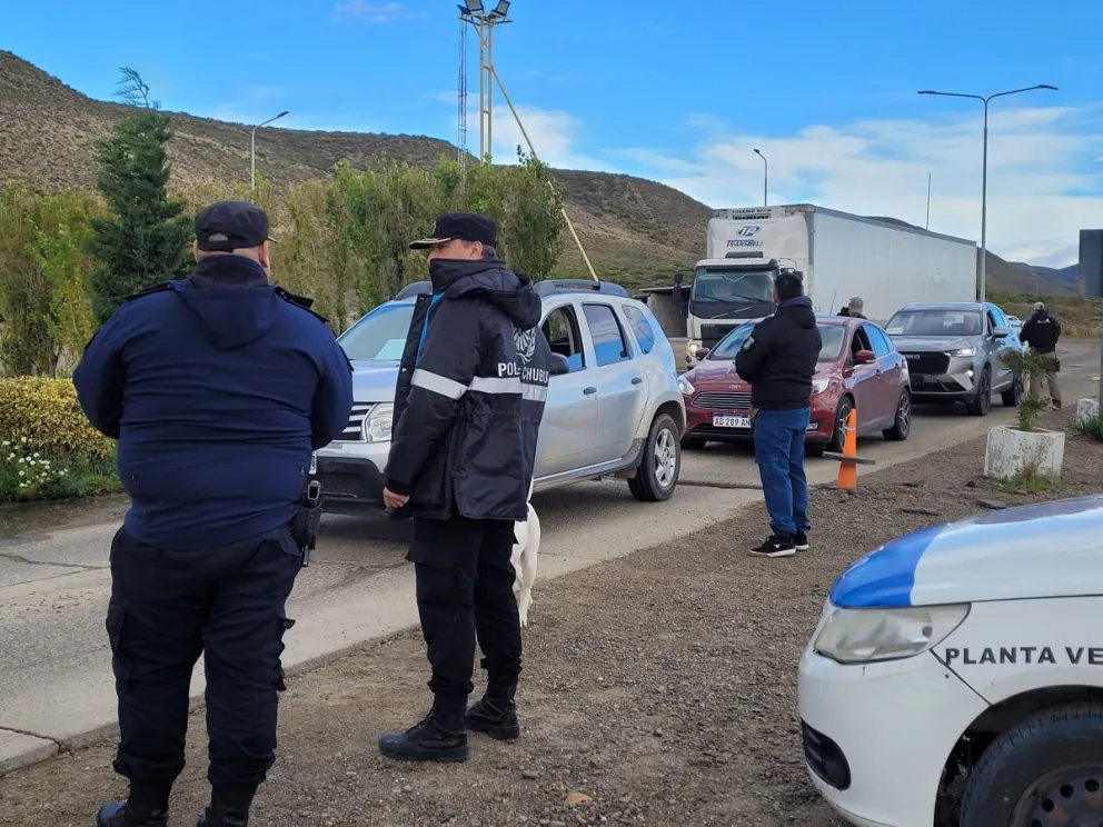 Controles policiales en rutas y puntos clave de Comodoro por el fin de semana largo de Pascuas.