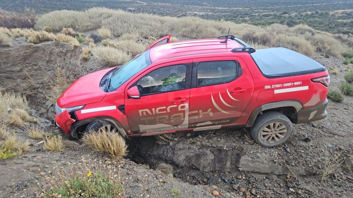 Perdió el control y chocó contra un montículo de tierra en Diadema