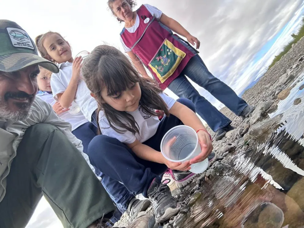 Estudiantes de Trevelin aprenden sobre pesca deportiva y cuidado de los ríos