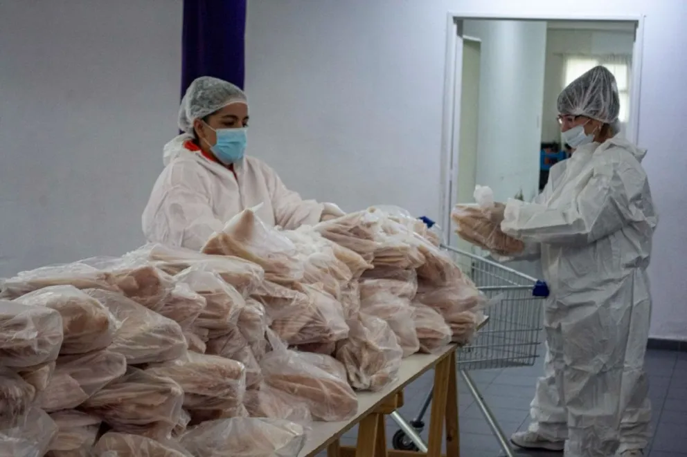 Asistencia alimentaria: el Gobierno provincial distribuyó toneladas de merluza en Santa Cruz