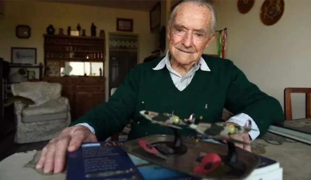 A los 107 años murió Ronnie Scott, el piloto argentino que combatió contra Hitler