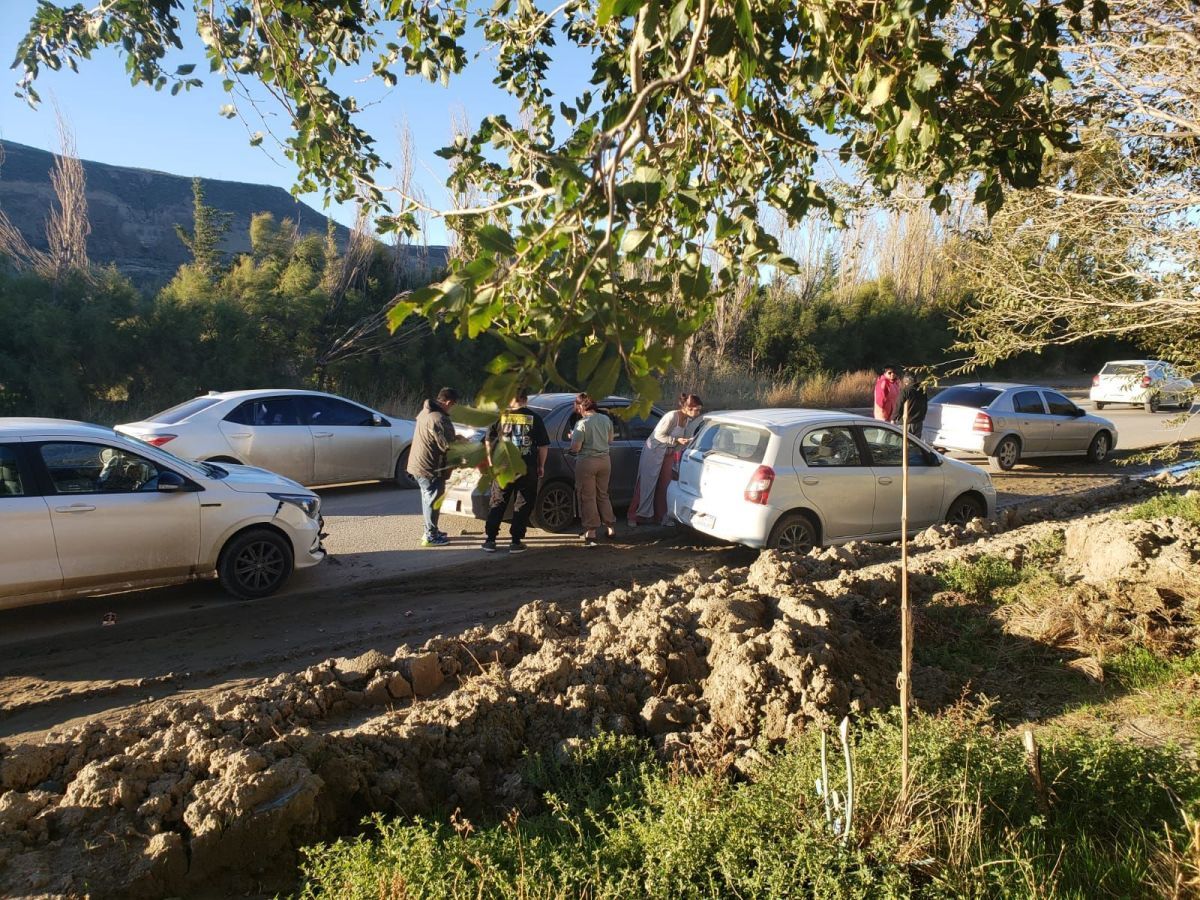 Choque en cadena en hora pico sobre Fray Luis Beltrán: cinco autos involucrados