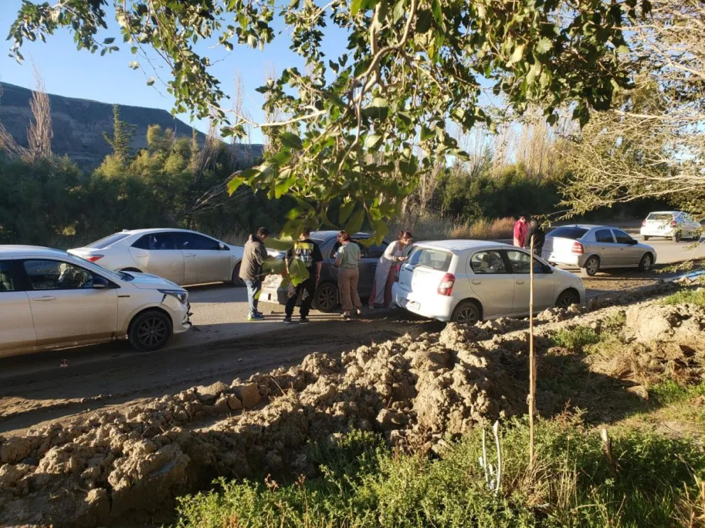 Choque en cadena en hora pico sobre Fray Luis Beltrán: cinco autos involucrados