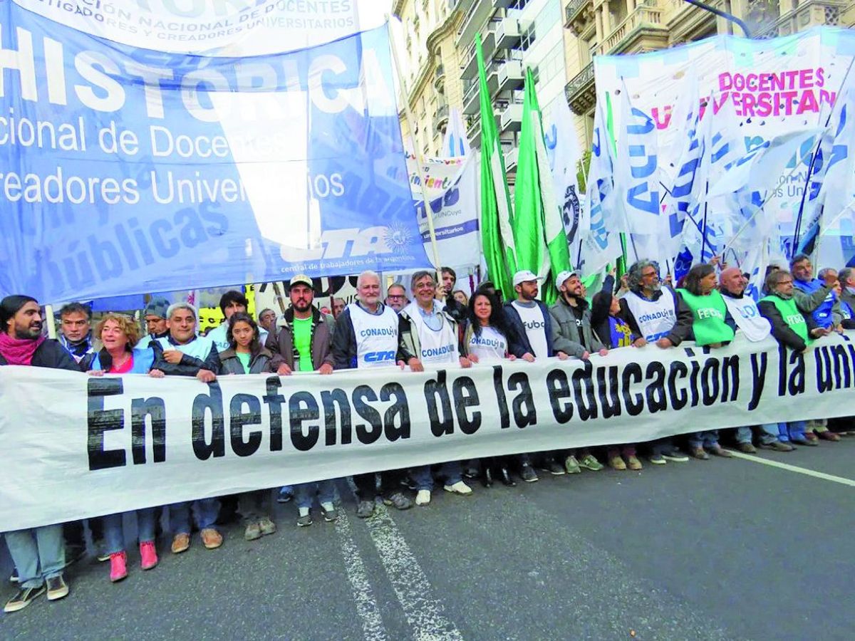 Docentes universitarios realizarán un paro de 48 horas en reclamo de mejoras salariales