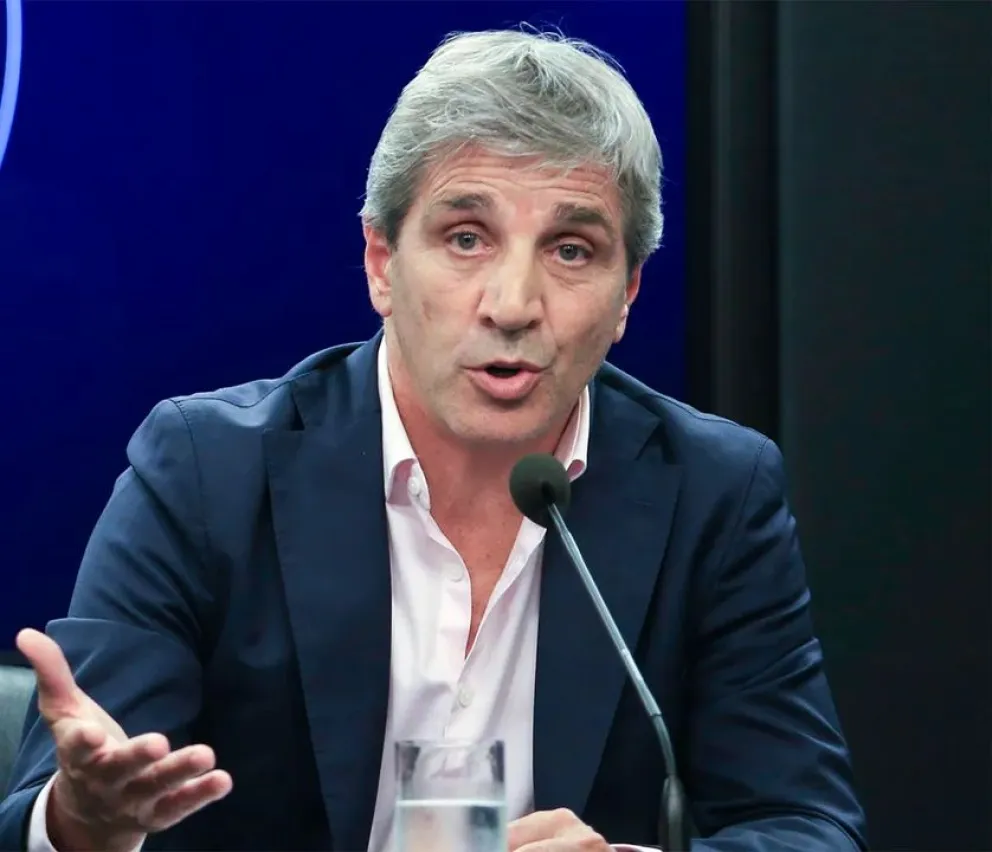 Luis Caputo busca que los ahorristas “saquen sus dólares del colchón”