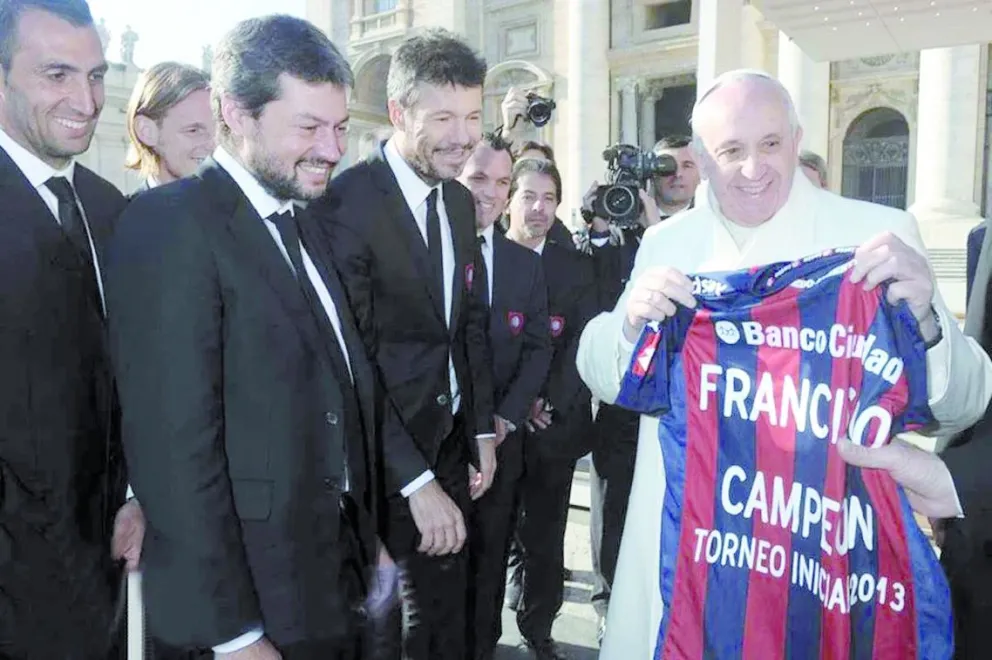Francisco, el "Papa futbolero" que llevó a San Lorenzo en el corazón