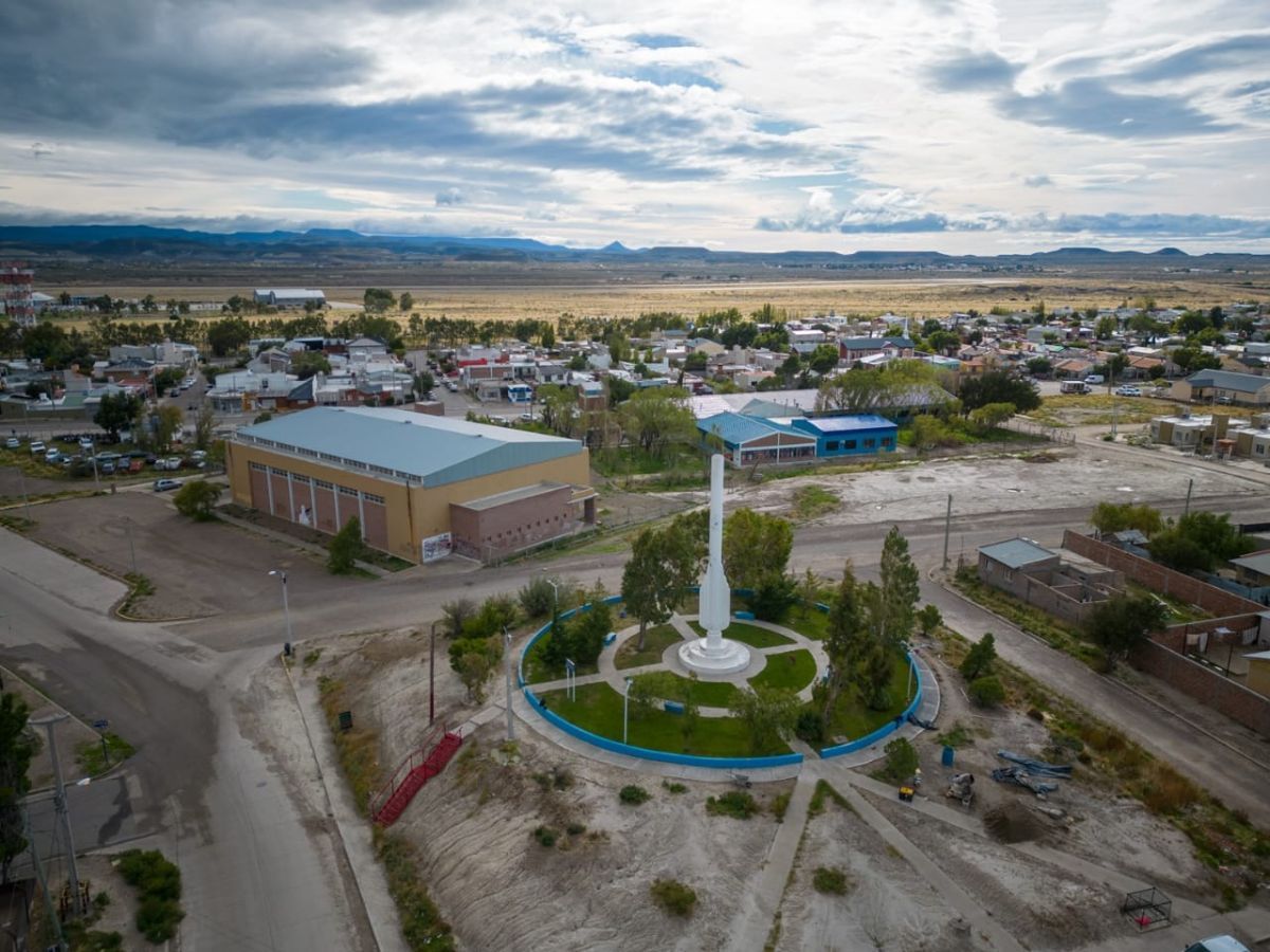 El Municipio ejecuta obras de cloacas, iluminación y mejoramiento en distintos barrios de Comodoro