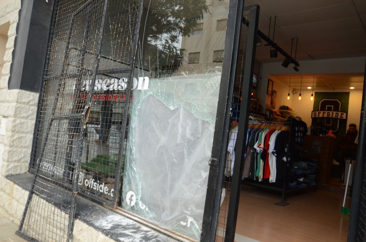 Rompieron el vidrio de un local céntrico y se llevaron más de dos millones en mercadería