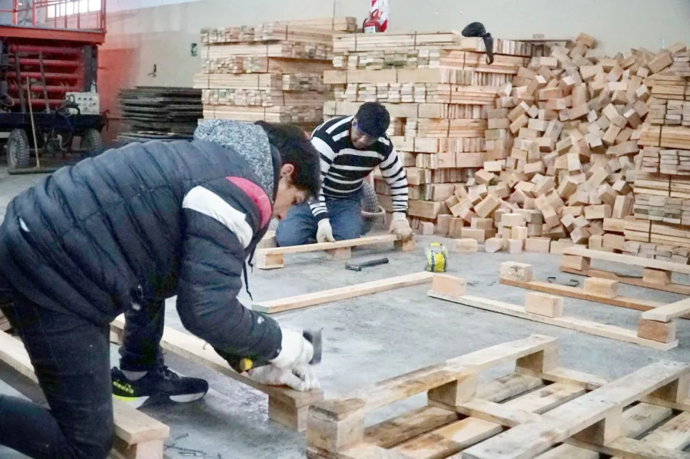 Rawson: impulsan la producción y empleo con capacitaciones en la futura fábrica de adoquines