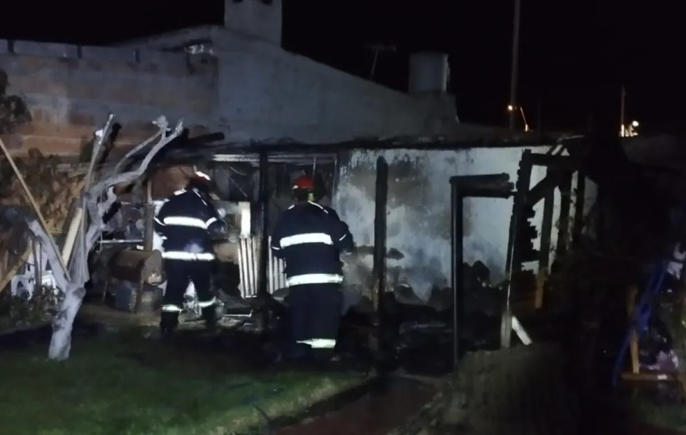 Se incendió un galpón en Ciudadela y hubo pérdidas totales 