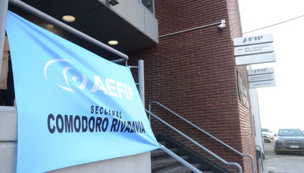 Medida de fuerza en la sede de ARCA en Comodoro Rivadavia.