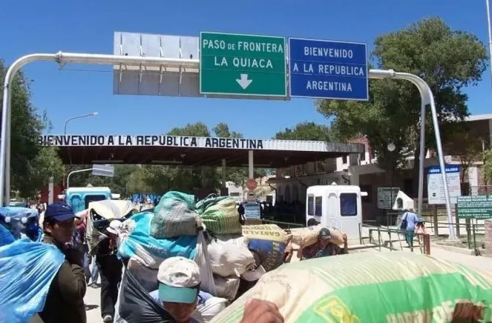 Prevén un éxodo masivo desde Bolivia hacia Argentina por la grave situación interna  