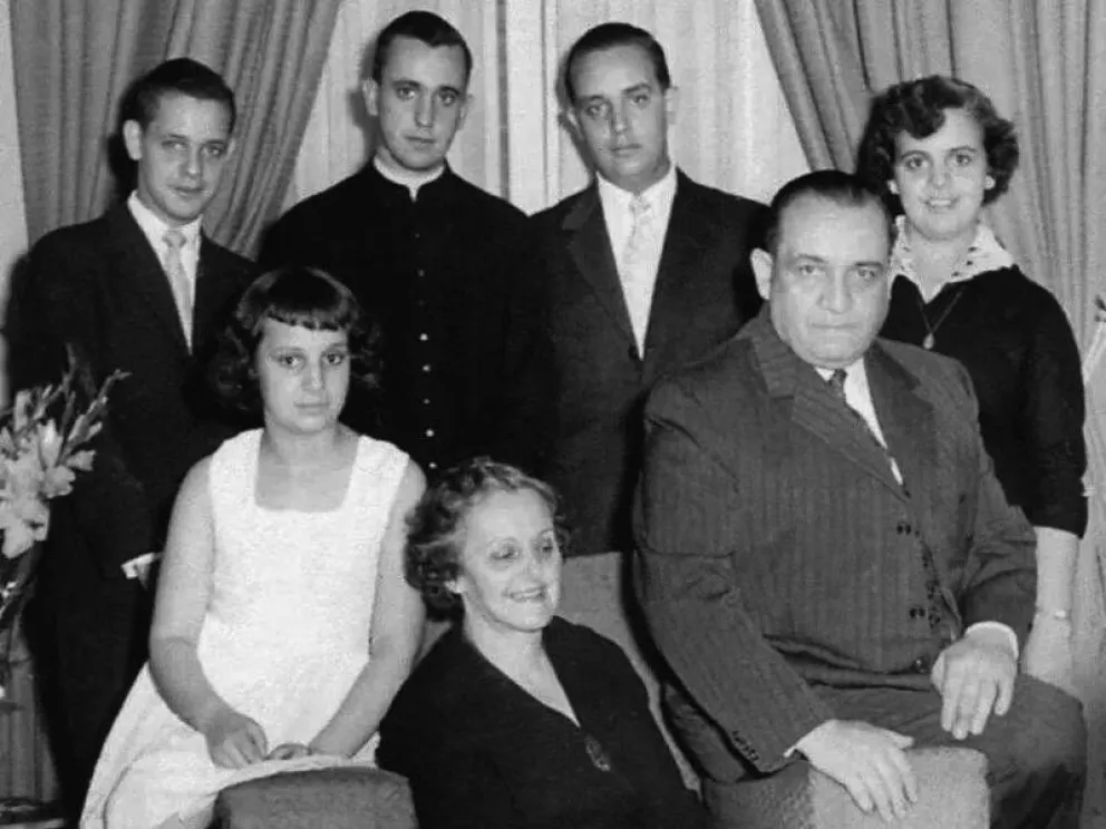 Una historia con final feliz: el sobrino del papa Francisco viaja al velorio en el Vaticano