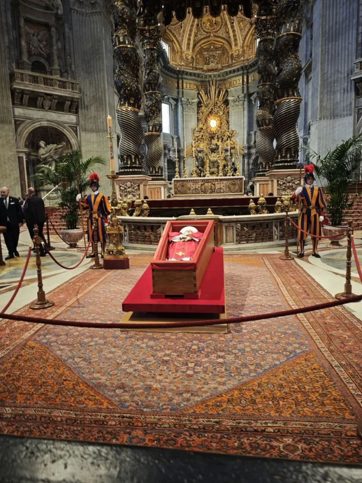 Segundo día de despedida al papa Francisco