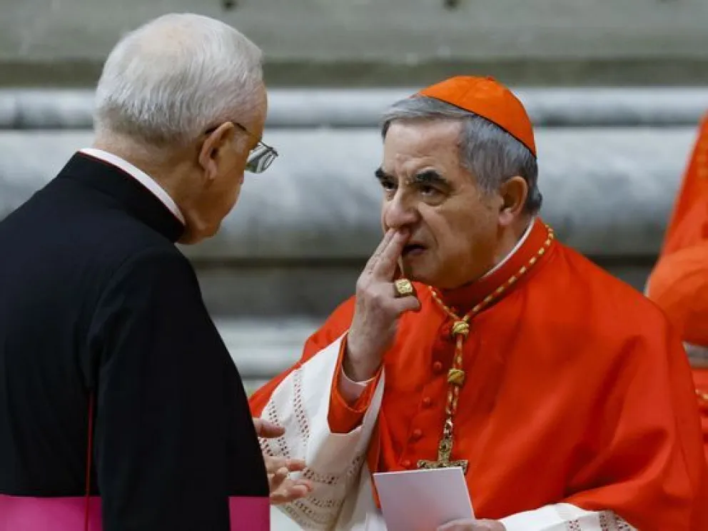 Polémica en el Vaticano: un cardenal condenado insiste en entrar al cónclave