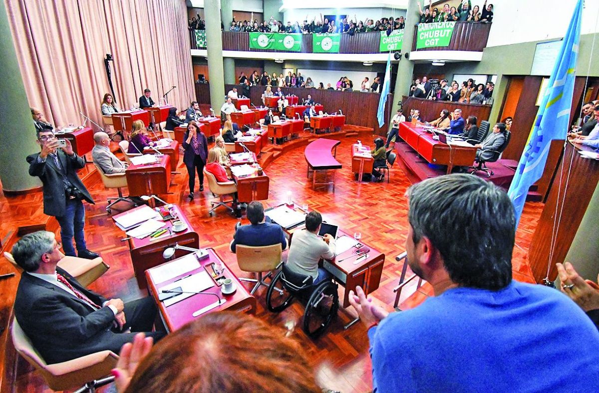 Merino acompañó sesión legislativa clave, donde diputados avanzaron en asuntos estratégicos para Chubut