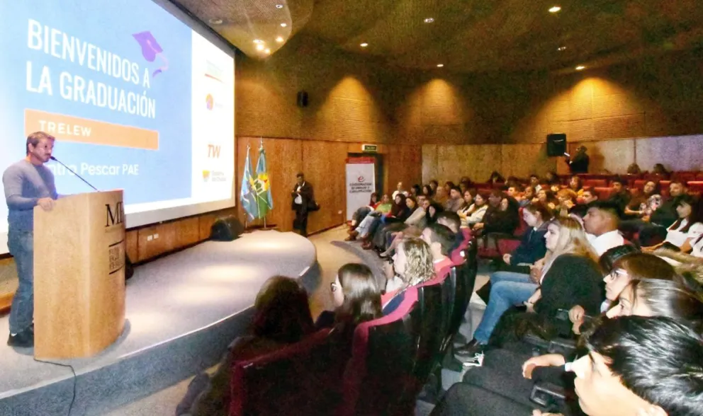 Merino participó de la graduación de la 1° edición del Centro Pescar en Trelew