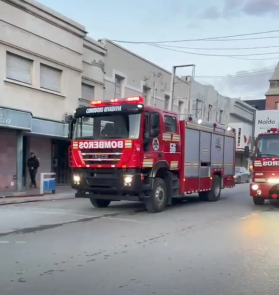 Principio de incendio en el centro de Comodoro por la explosión de un generador