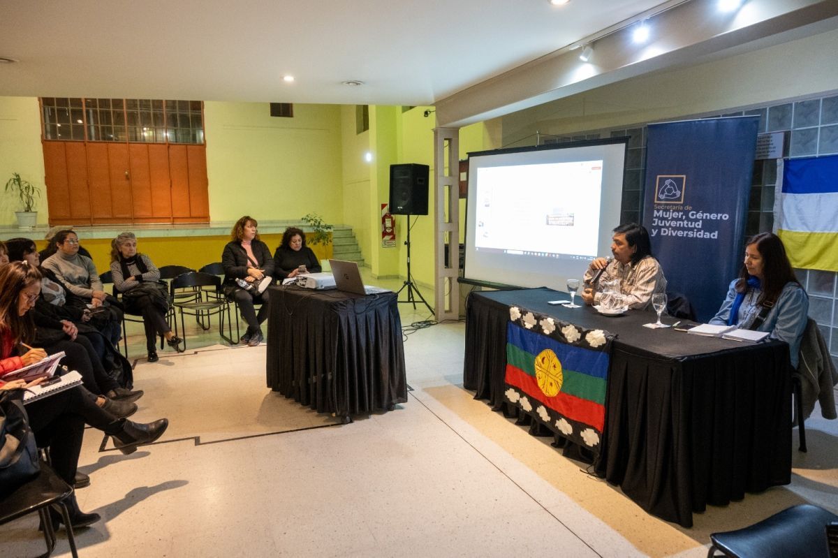 Con un importante conversatorio, concluyó la Semana de los Pueblos Originarios