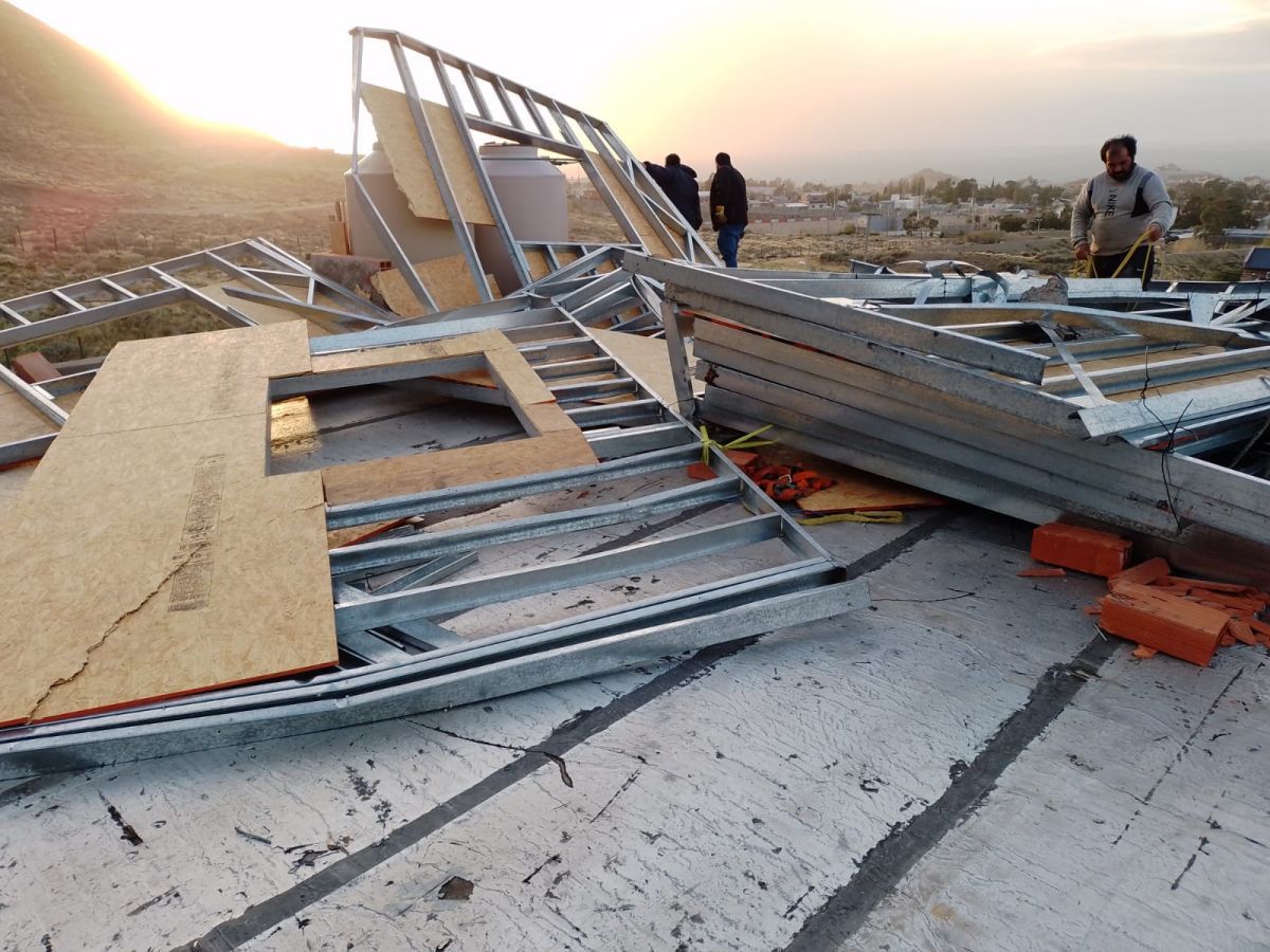 Ráfagas de más de 100 km/h provocaron voladuras, un incendio y cortes de luz en Comodoro y Rada Tilly