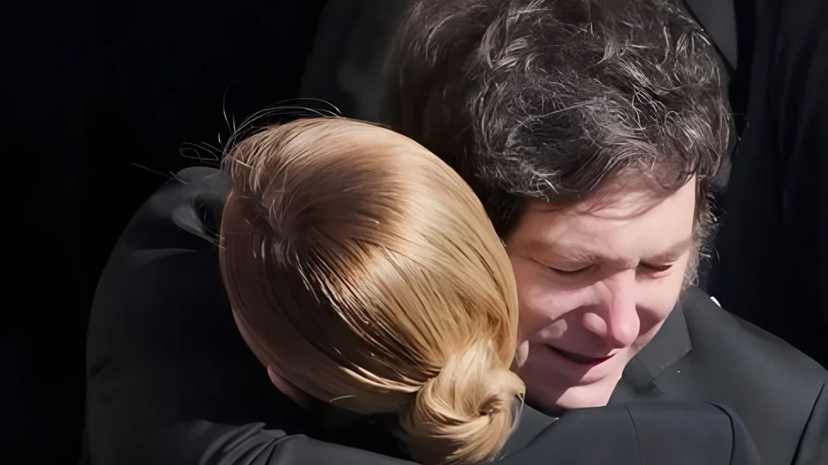 El abrazo entre Javier Milei y Giorgia Meloni en el funeral del papa Francisco