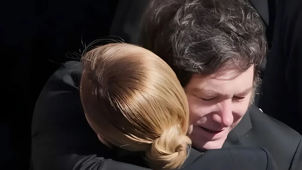 El abrazo entre Javier Milei y Giorgia Meloni en el funeral del papa Francisco