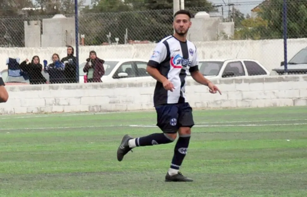Ferro con esfuerzo, en deuda y sufriendo los finales 