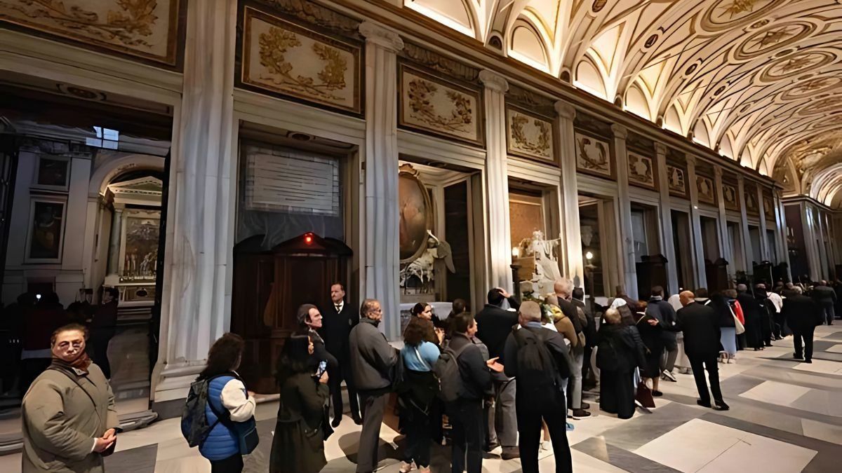 Miles de fieles de todo el mundo despidieron a Francisco en su sepulcro en Roma