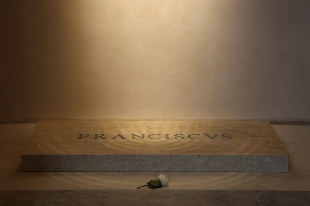 “Franciscus”: las imágenes de la tumba de Francisco