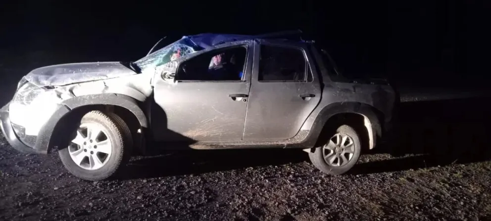 Accidente en Ruta 25: camioneta volcada y una conductora trasladada al hospital