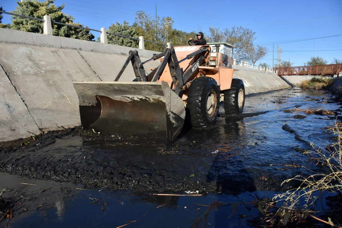 Finalizaron las obras de limpieza en el canal Ovoide de Trelew