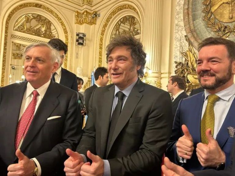 Javier Milei condecoró al economista español Jesús Huerta de Soto