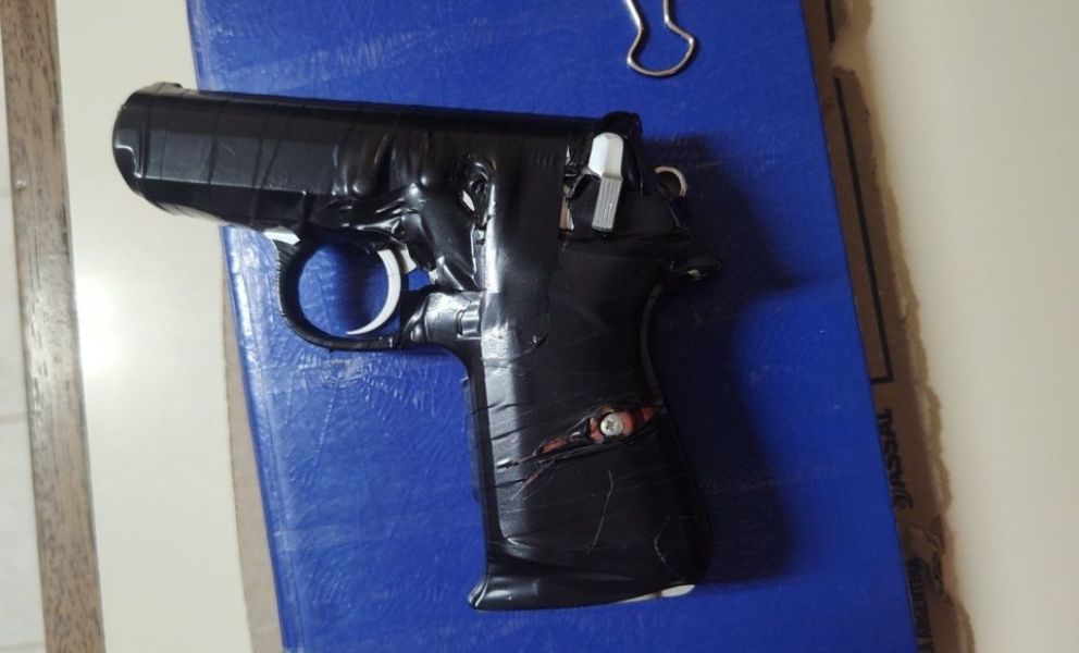 Demoraron a dos hombres que corrían de madrugada con un arma de juguete