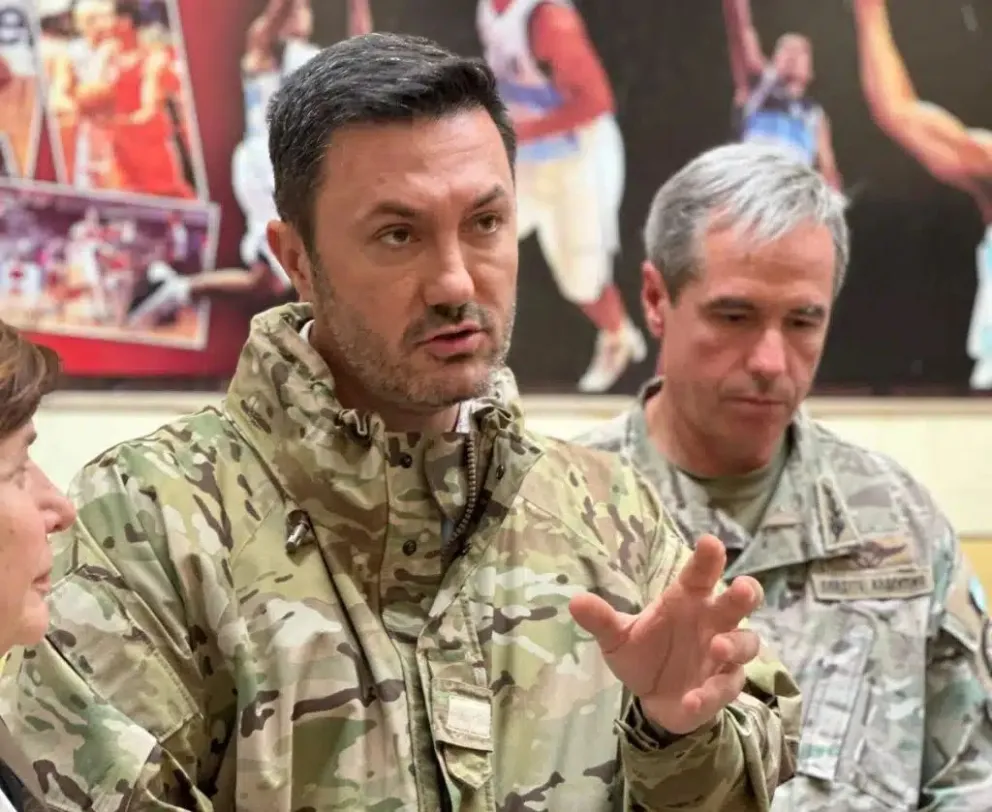 Escándalo en Defensa: Petri firmó contratos por $25.000 millones con la droguería investigada