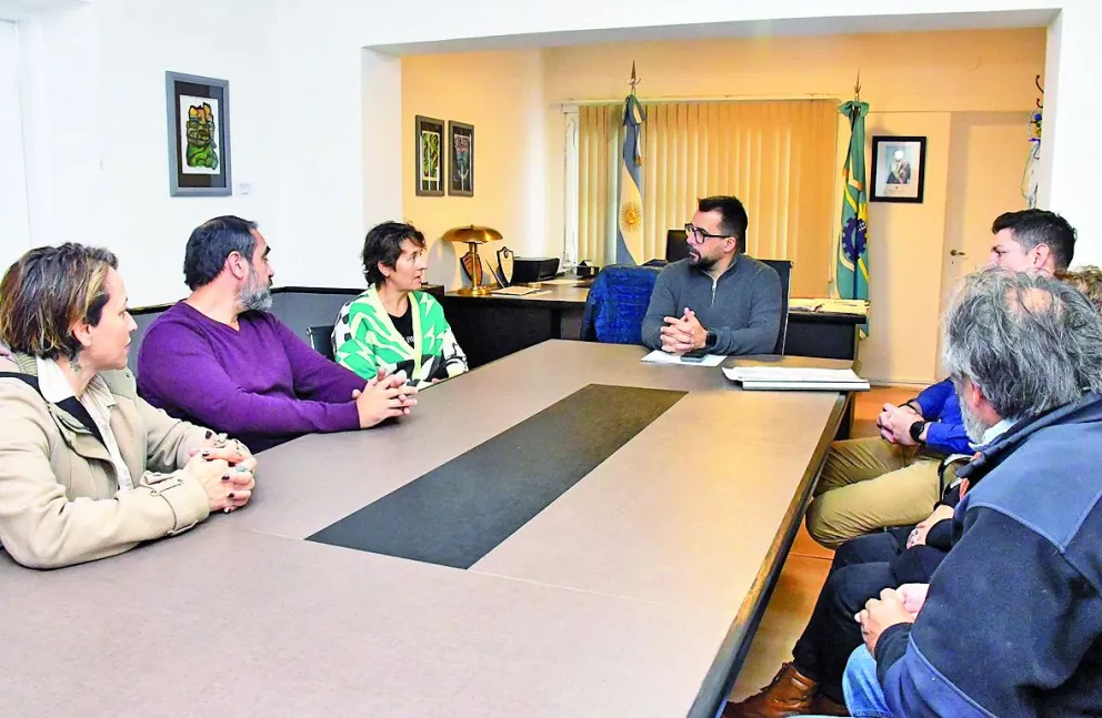 Taccetta recibió a padres y directivos de la Escuela N° 713 por el proyecto Frisali