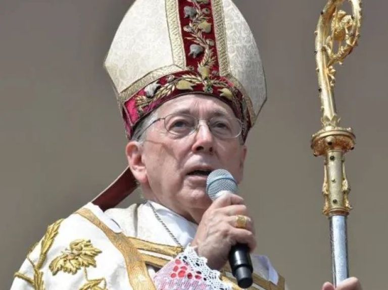 Polémica en el Vaticano: un cardenal sancionado por abuso llegó a Roma para participar de homenajes