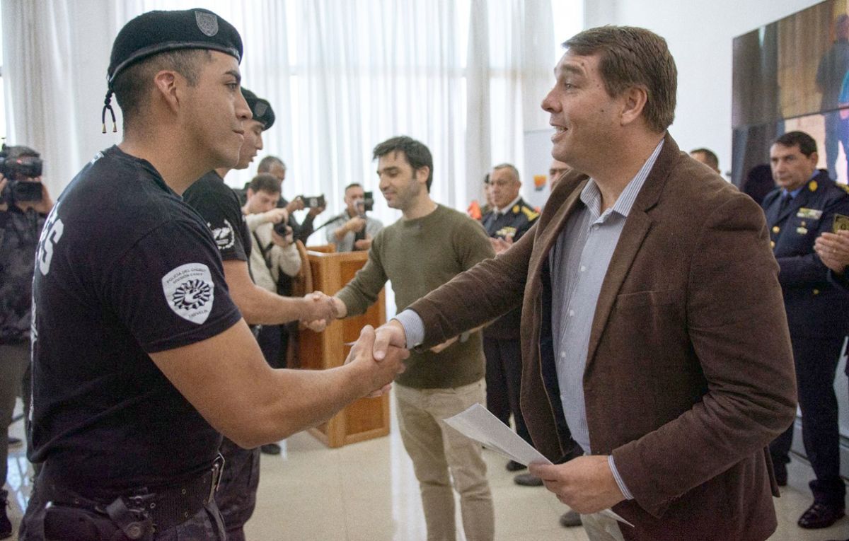 Biss acompañó la entrega de certificados a agentes policiales capacitados en Rawson