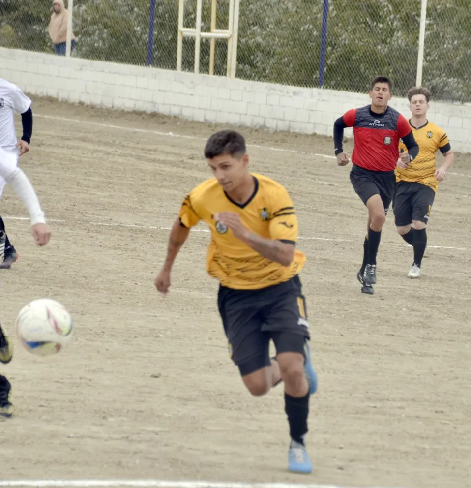 Dos partidos dejarán al día el torneo de ascenso