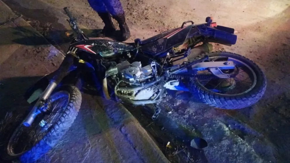 Un policía chocó mientras acudía a una alerta por un hombre armado