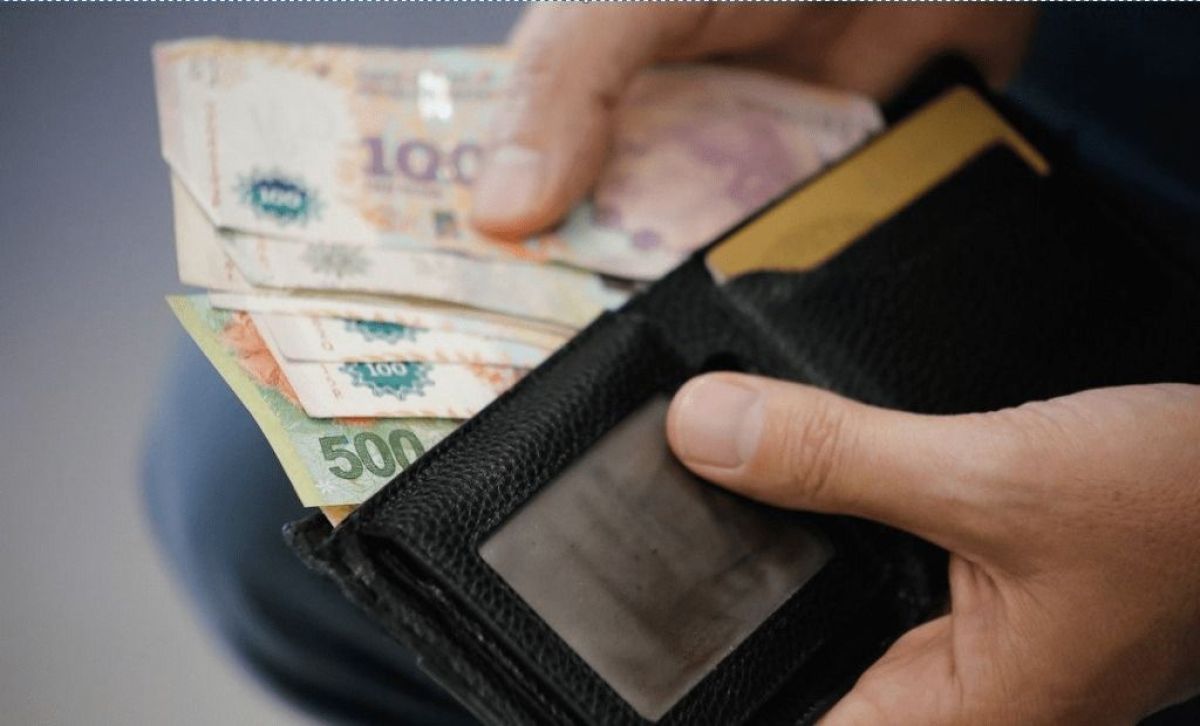 Los salarios subieron más que la inflación en febrero, según el Indec