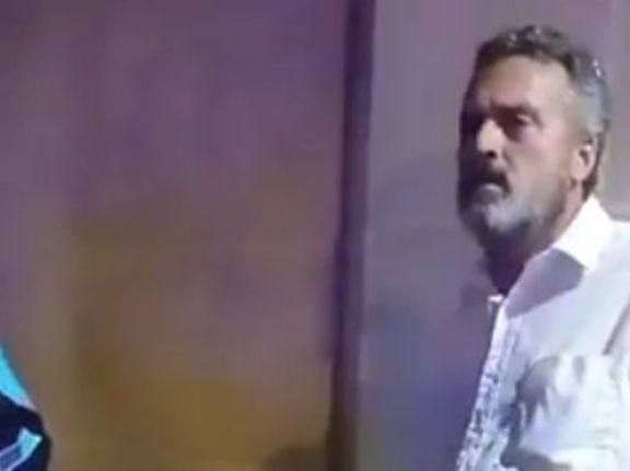 Borracho, retrógrado y homofóbico: un hombre insultó a un agente policial en un control de alcoholemia "por ser gay"