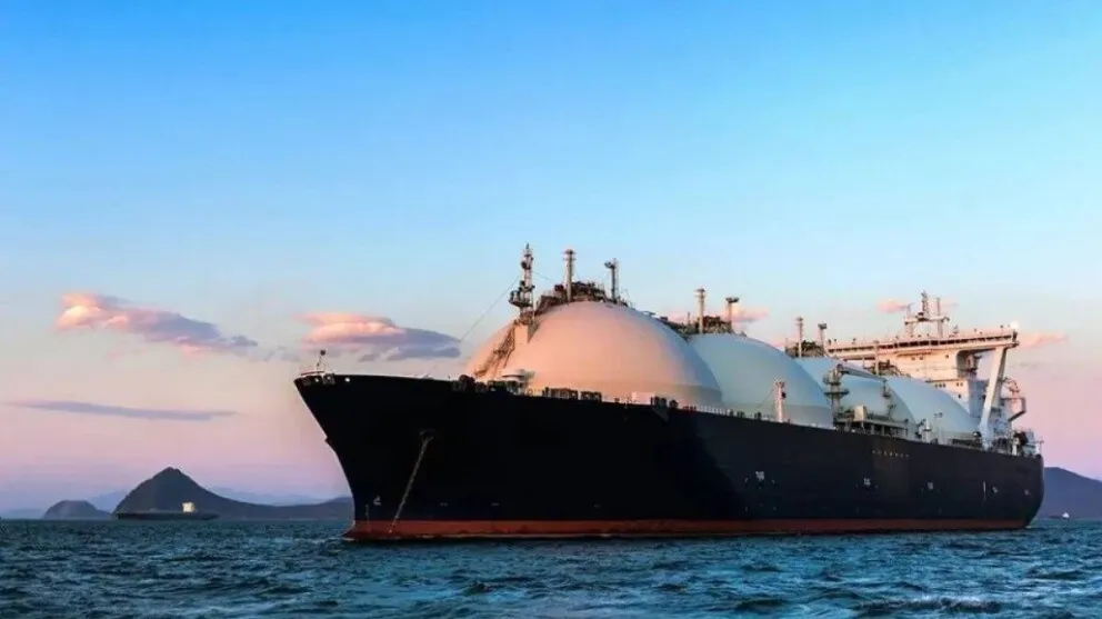 YPF redefine su estrategia de GNL: avanza el plan con buques en Río Negro